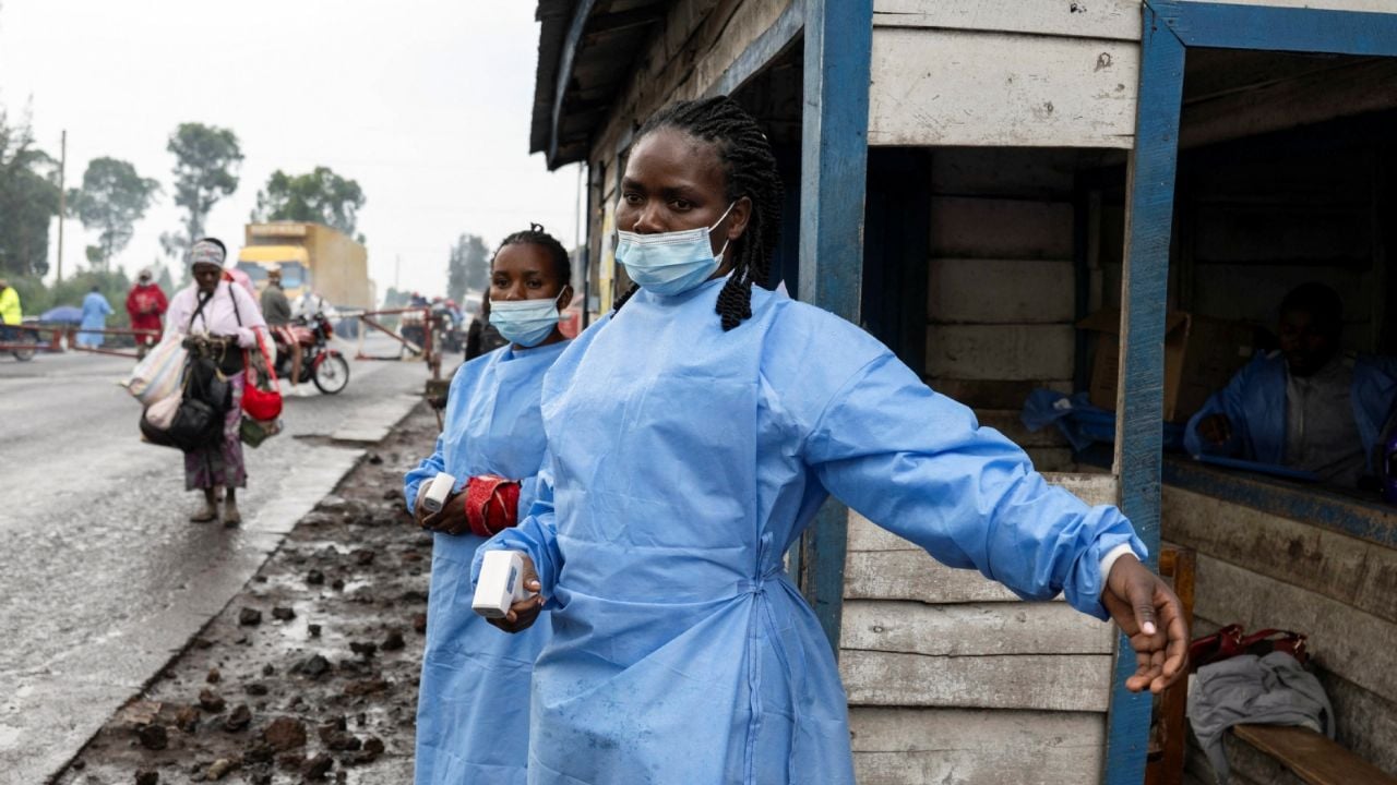 Uganda cierra transporte aéreo y terrestre con el Congo por brote de ébola