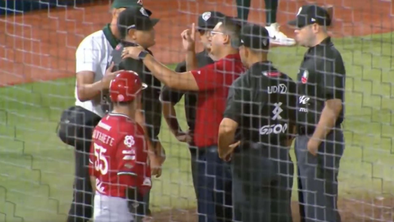 Umpire se lesiona por batazo de foul en juego Bravos vs. Diablos Rojos