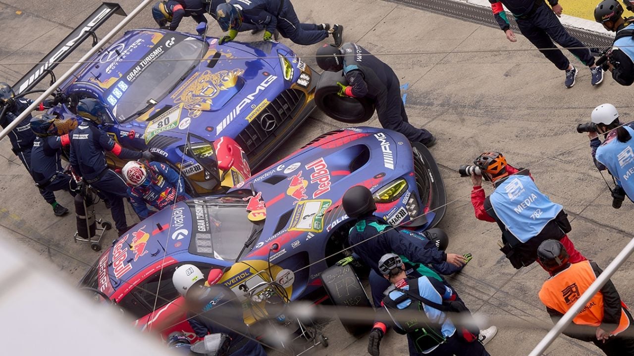 Verstappen se queda corto en las 24 horas de Nürburgring por falla mecánica