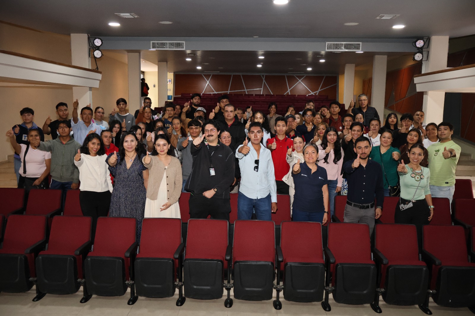 Bachillerato SABES en San Juan Bautista entrega becas a 25 estudiantes destacados