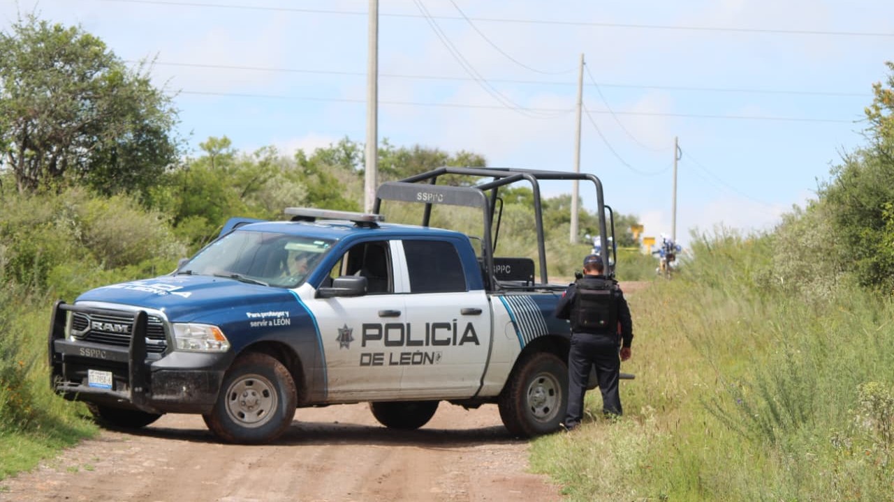 Cadáver calcinado de mujer encontrado en terracería de La Loma, León
