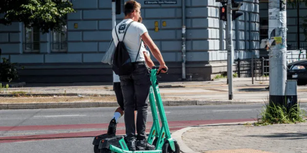CDMX: Bicicletas eléctricas y scooters deberán emplacarse