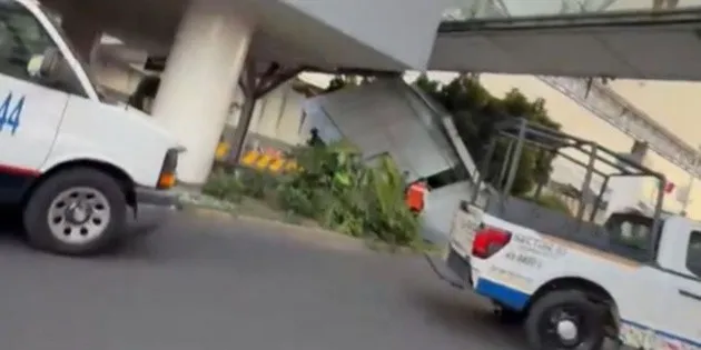 Ciudad de México: Caída de techo en puente peatonal del AICM deja un herido