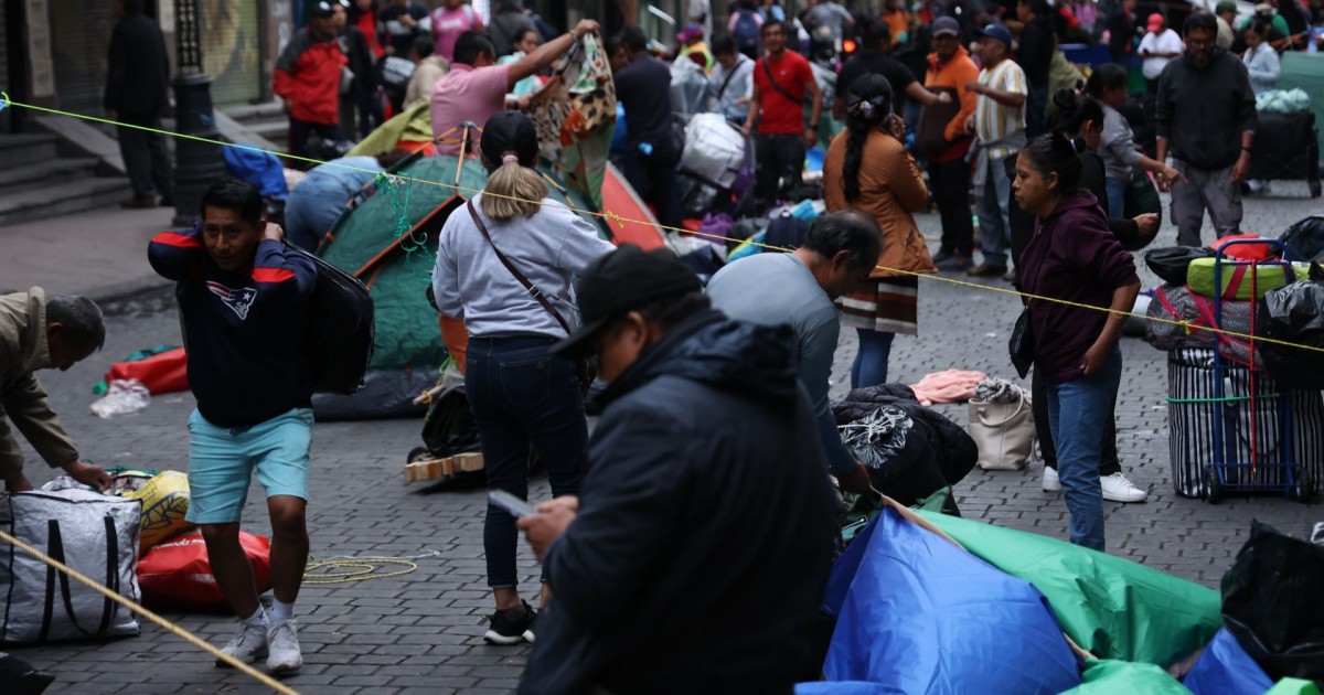 CNTE levanta plantón del Zócalo y se repliega a Oaxaca y Chiapas