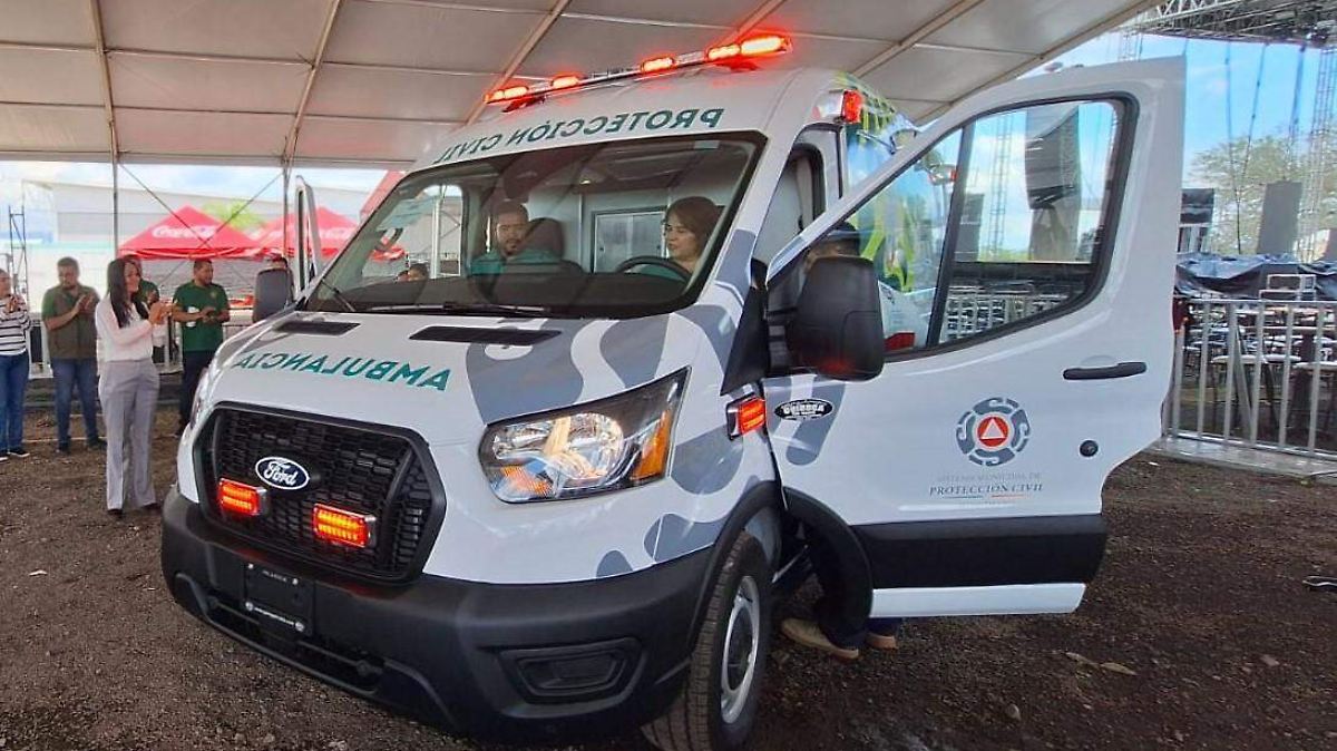 Irapuato: Alcaldesa entrega equipo a Protección Civil en Huanímaro