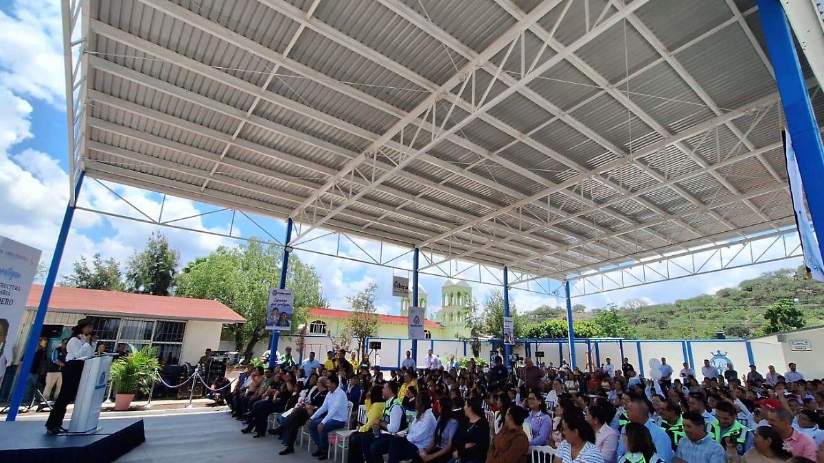 Irapuato: Infraestructura educativa y apoyos agropecuarios en Cuerámaro