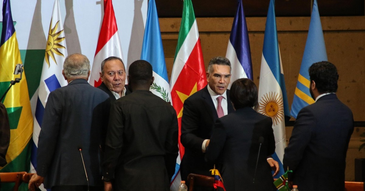 Jesús Zambrano asesorará a Alito Moreno en evento internacional del PRI