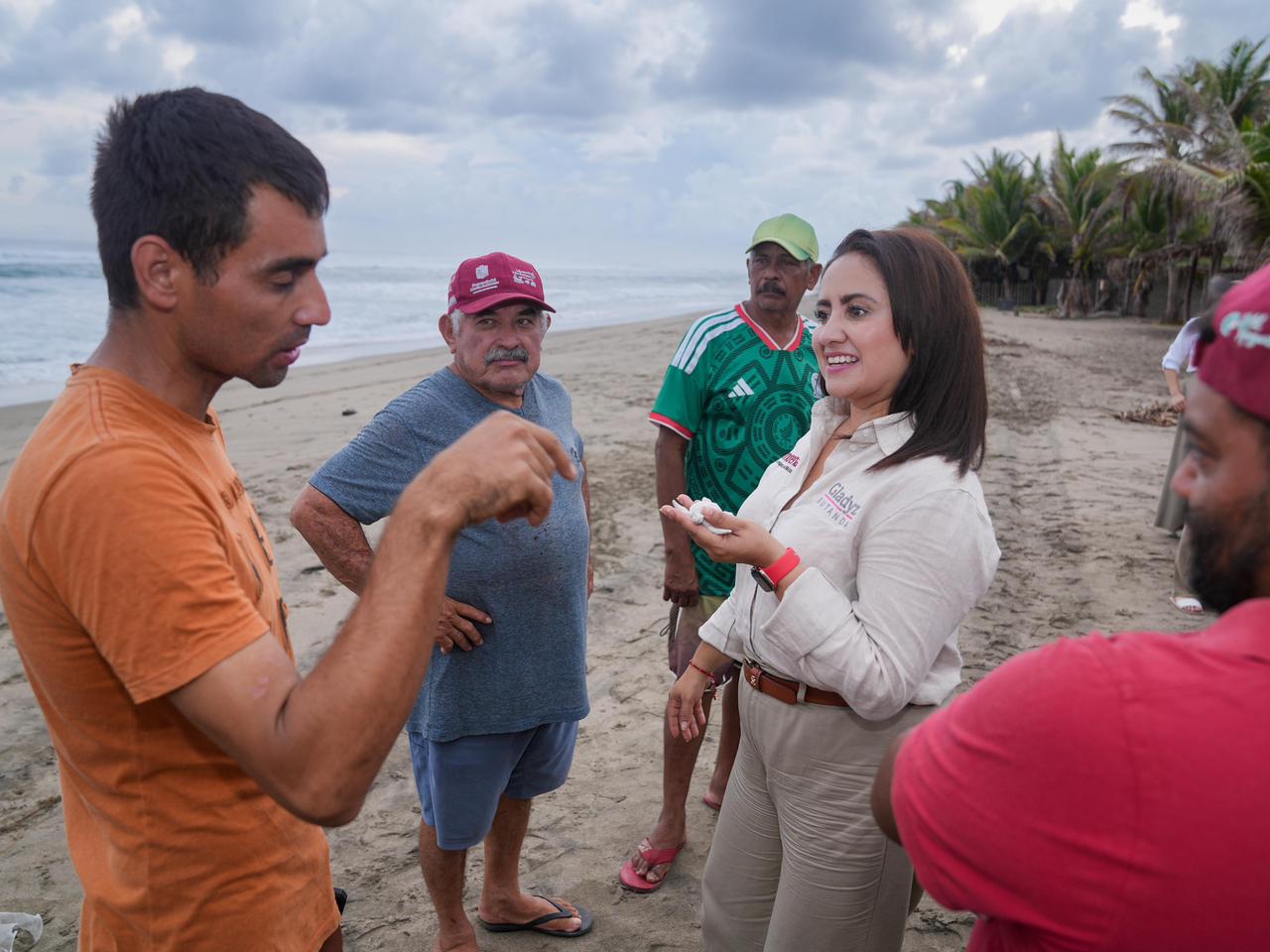 Lázaro Cárdenas: Gladyz Butanda busca voluntarios para tortugas marinas