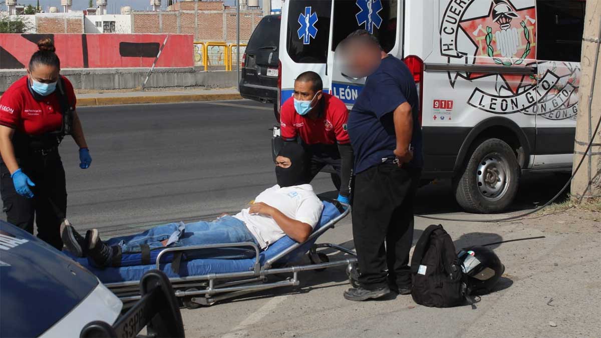León: Accidente de moto en Colonia Centro deja joven lesionado