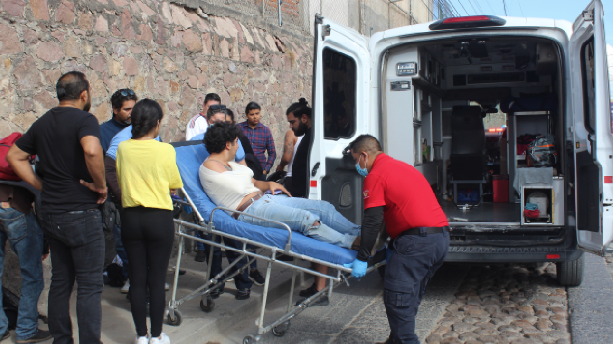 León: Accidente de motocicleta en la colonia Hidalgo provoca heridos y quejas