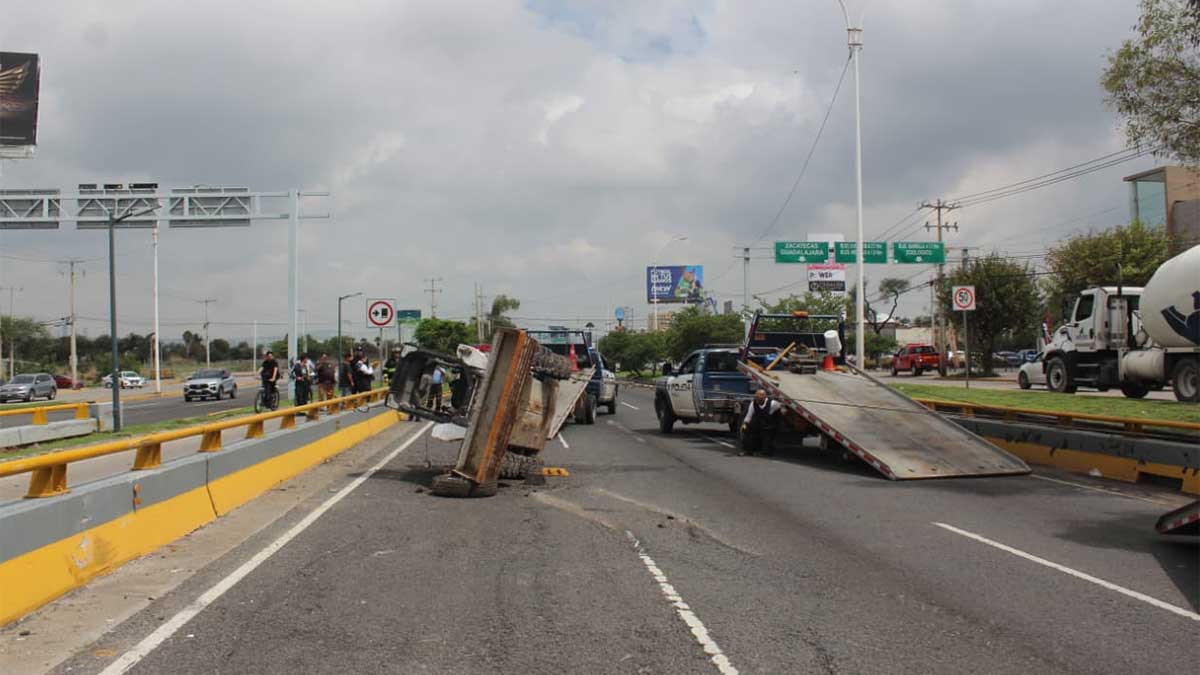 León: Accidente en libramiento Morelos causa caos vehicular