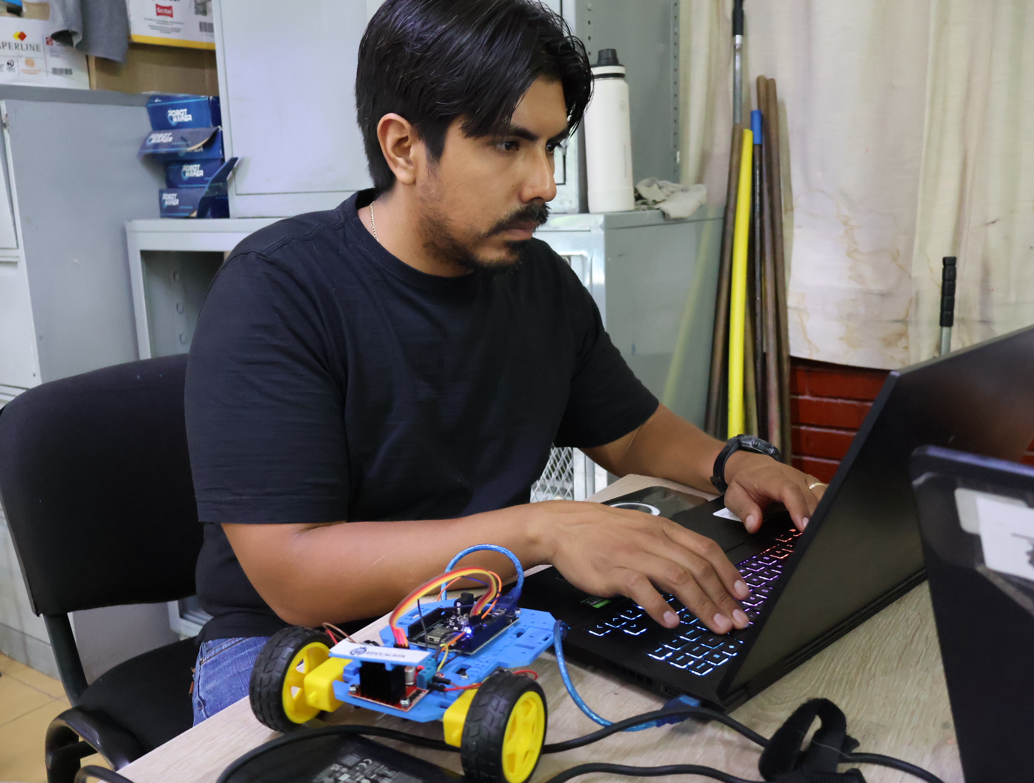 León: Docentes se capacitan en robótica para inspirar a jóvenes innovadores