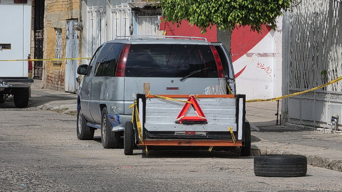 León: Encuentran sin vida a hombre en camioneta en la colonia X