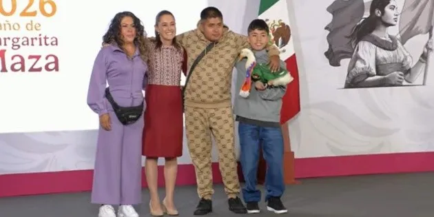 México: Sheinbaum recibe al pato Merlín en Palacio Nacional