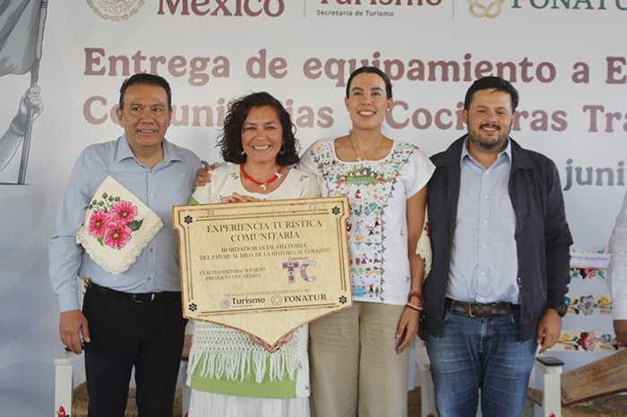 Morelia: Entrega de equipamiento a cocineras tradicionales y proyectos turísticos