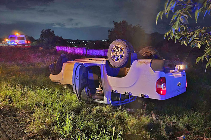 Morelia: Volcadura de camioneta en la carretera a Pátzcuaro