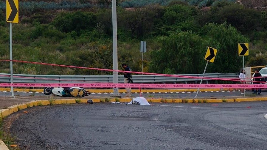 Purísima: Muere motociclista tras derrapar y chocar contra camellón