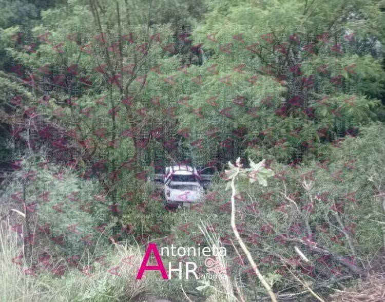 San Miguel de Allende: Camioneta se precipita 50 metros en accidente