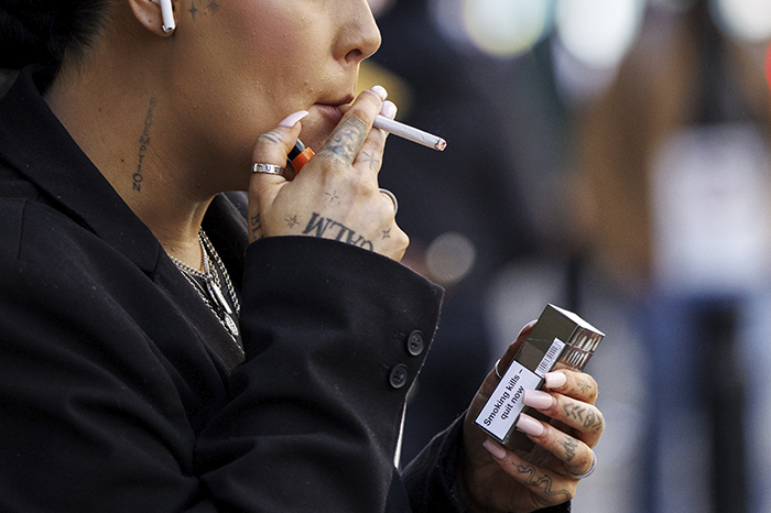 Tabaco: Especialistas advierten sobre riesgos oculares en Michoacán