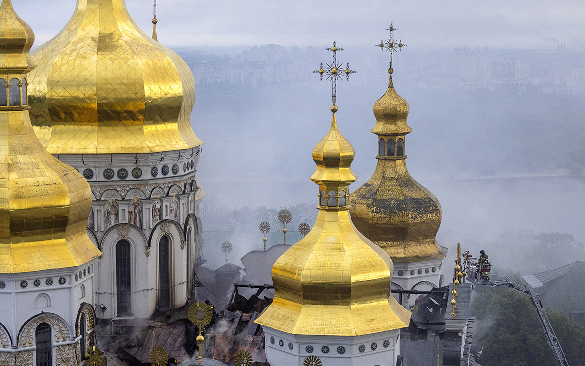 Ucrania: Ataques causan nueve muertes y dañan catedral histórica en Kiev