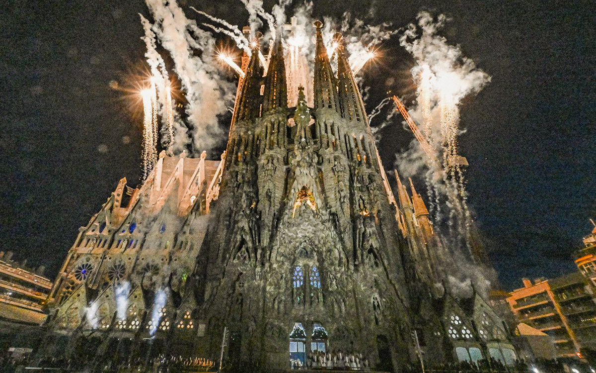 Vaticano realiza bendición de la Torre de Jesús en la Sagrada Familia