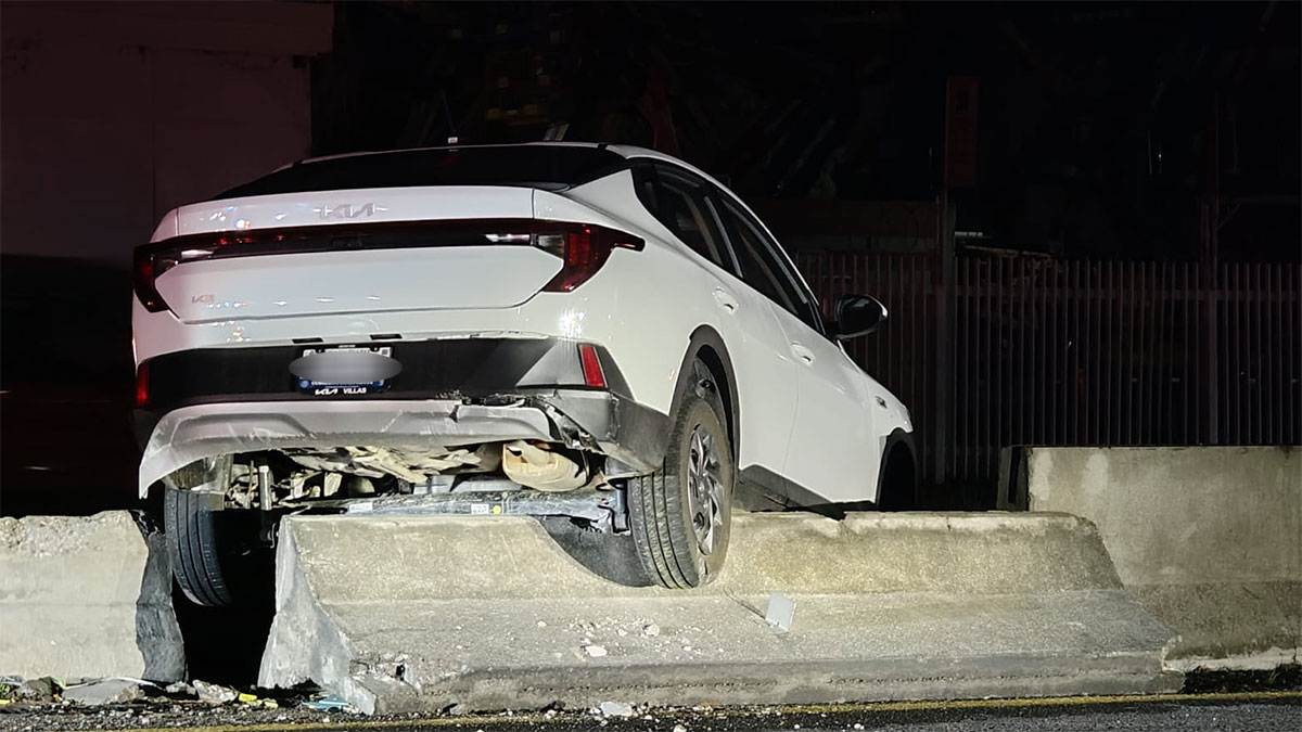 Accidente en carretera León-Silao provoca daños significativos en vehículo