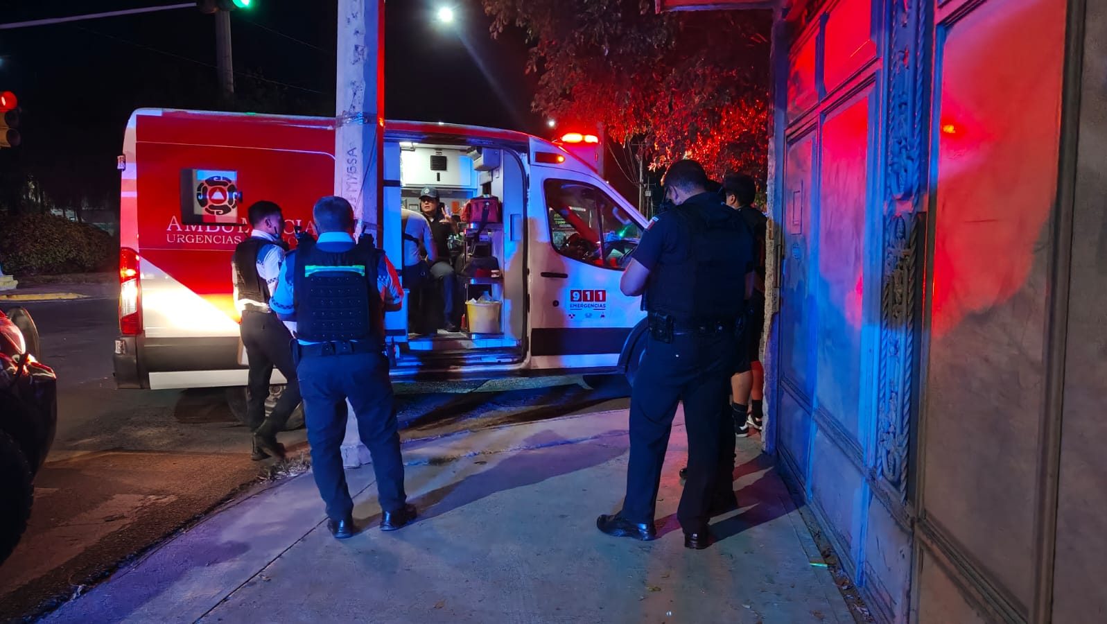 Accidente en Las Mandarinas: Patrulla de León colisiona con camioneta
