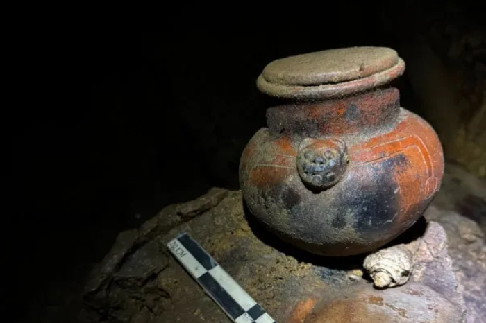 Arqueólogos descubren 179 piezas en cueva de Chiapas