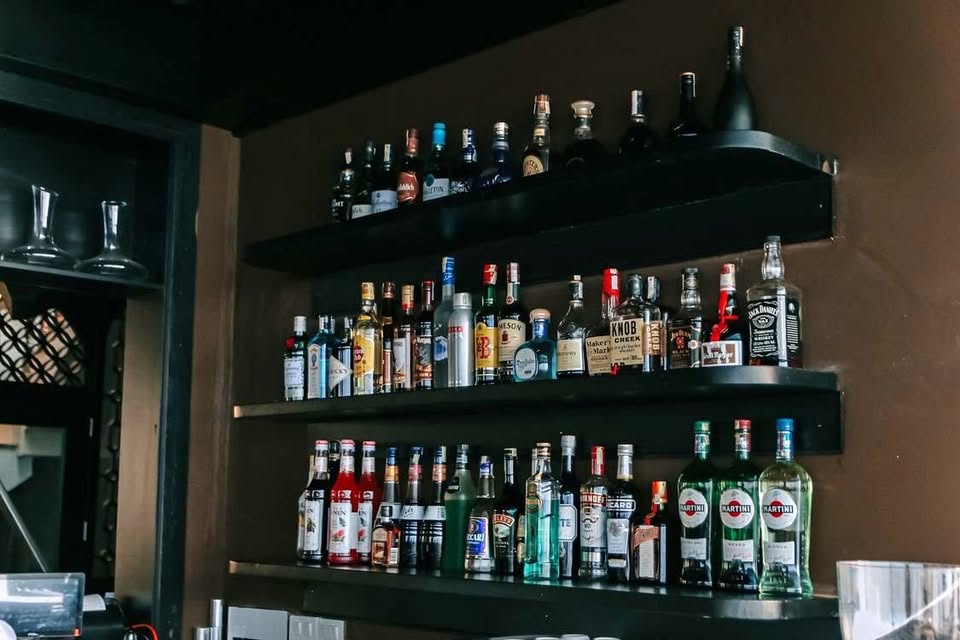 Celaya e Irapuato: Refuerzan vigilancia ante alcohol adulterado