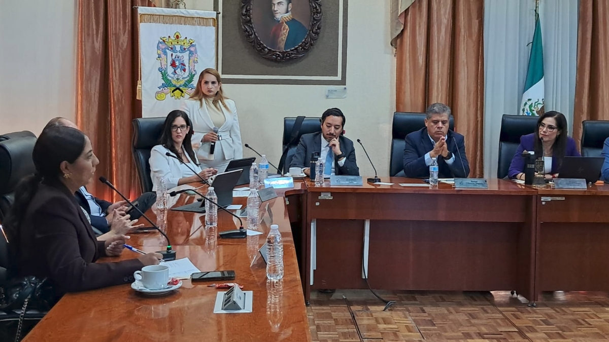Contralora de León, Viridiana Margarita Márquez, enfrenta cuestionamientos