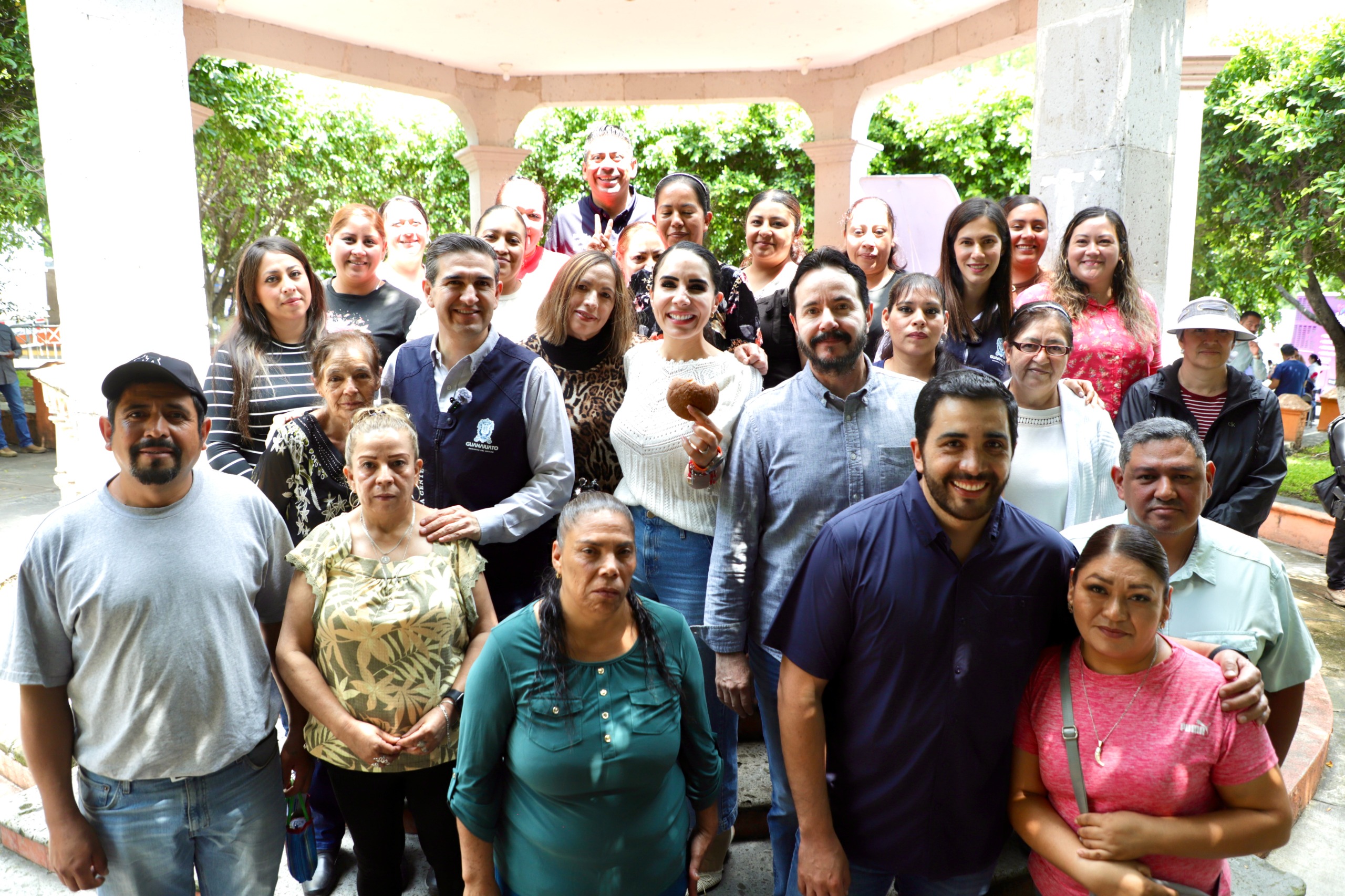 DIF Estatal entrega paquetes alimentarios en Moroleón a familias vulnerables