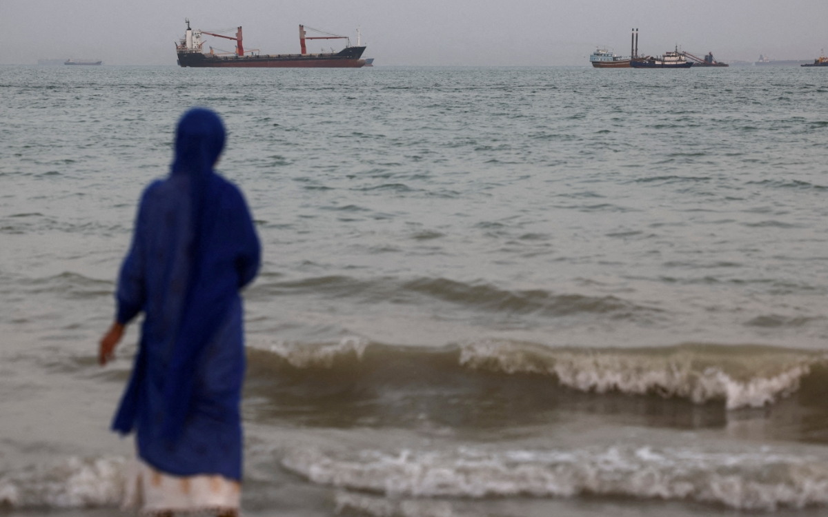 EE. UU. asiste a 900 barcos en el estrecho de Ormuz