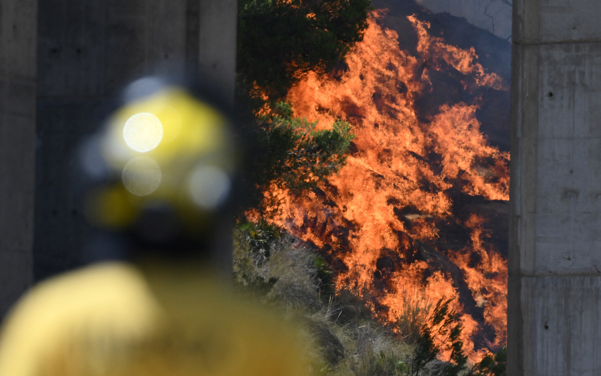 España enfrenta incendio histórico en medio de severa ola de calor