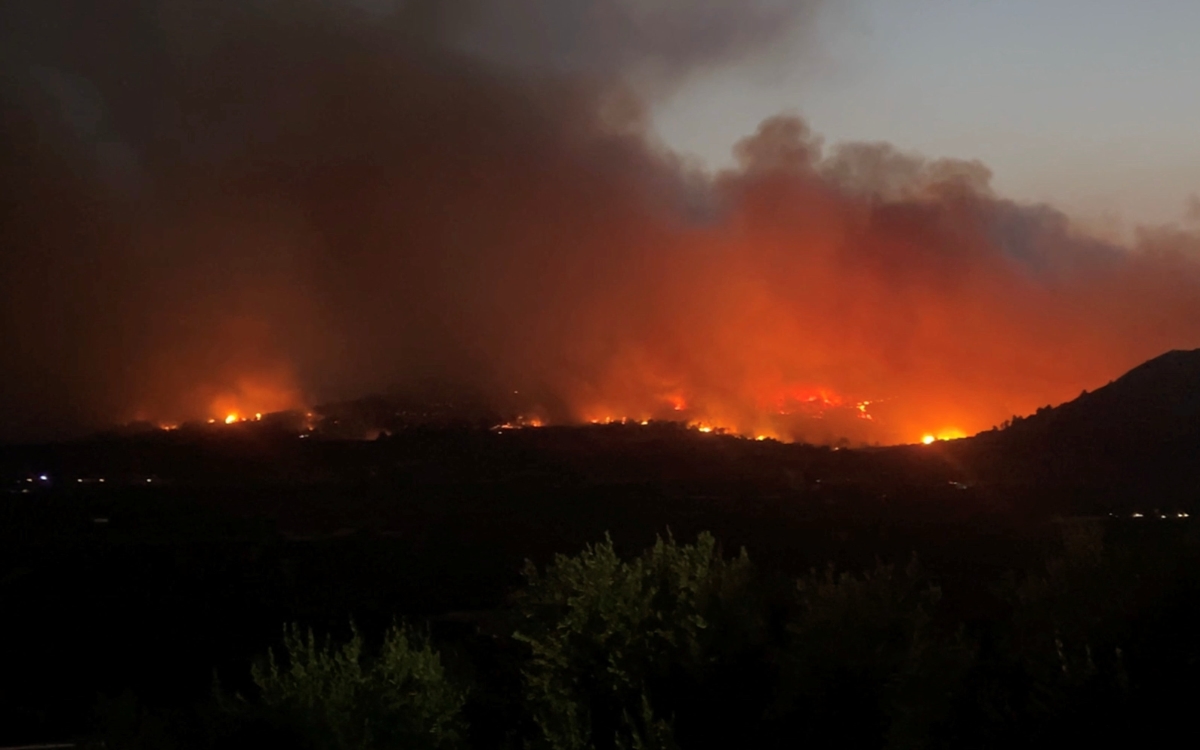España y Francia enfrentan crisis de incendios con 325,000 evacuados