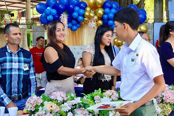 Lázaro Cárdenas: Alumnos celebran graduación 2026 con gran asistencia