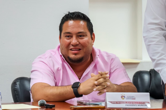 Lázaro Cárdenas: Manuel Esquivel solicita licencia como alcalde