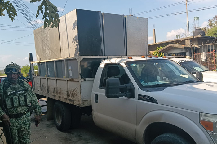 Lázaro Cárdenas: Recuperan refrigeradores robados en recientes cateos