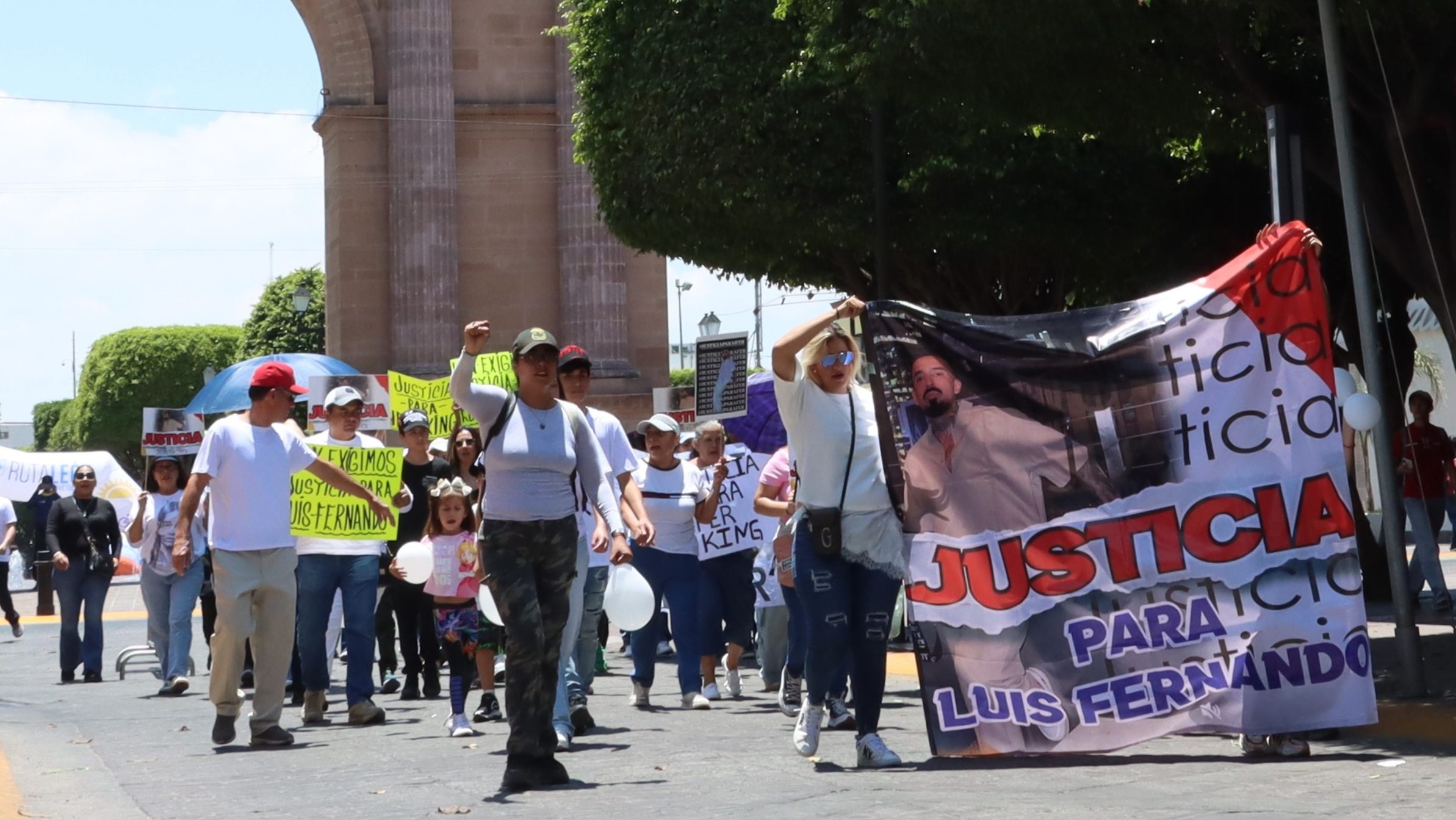 León conmemora el año del asesinato de "IFer King" en marcha pacífica