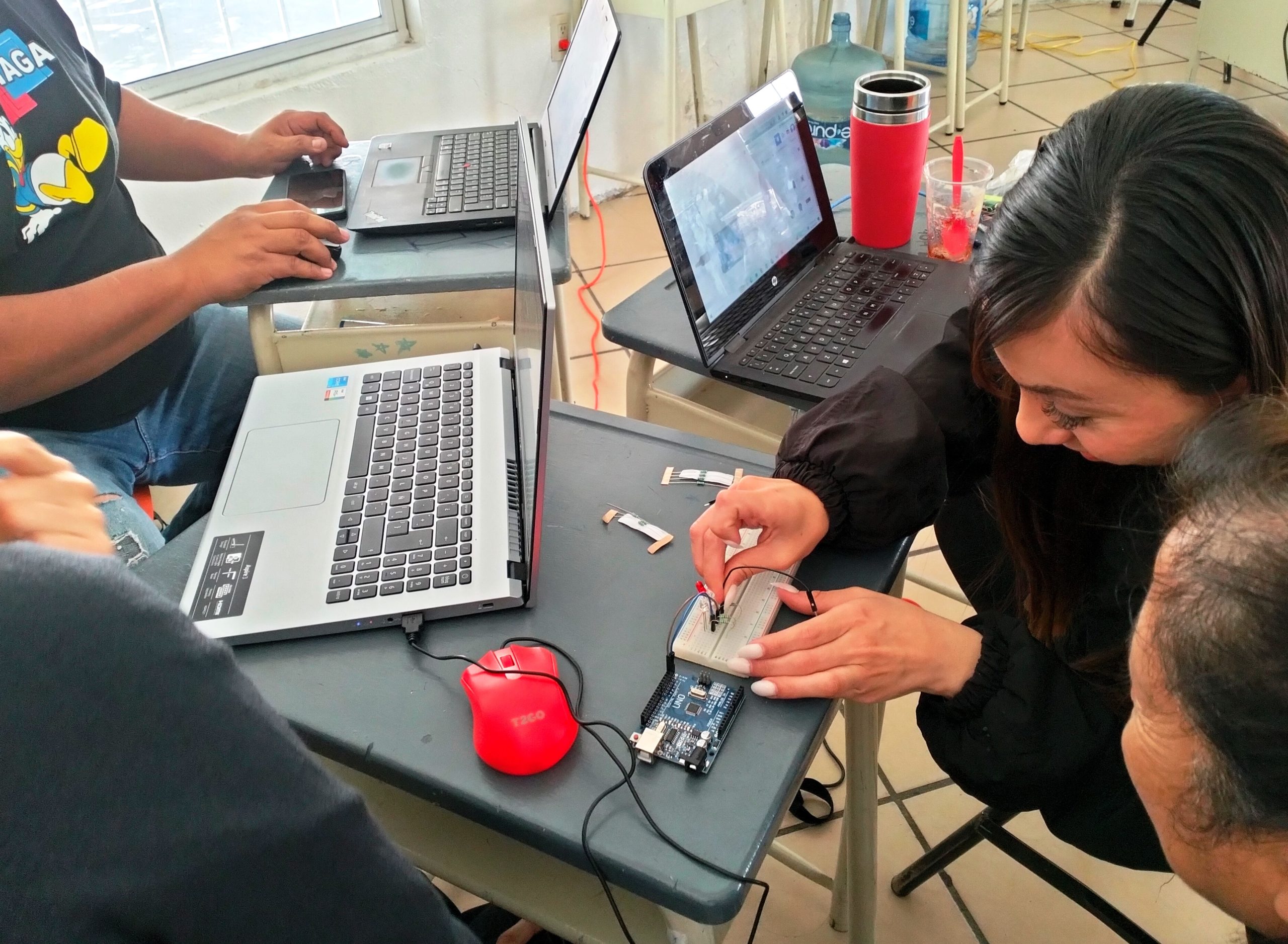 León: SEG capacita en tecnología a 200 escuelas para innovar educación