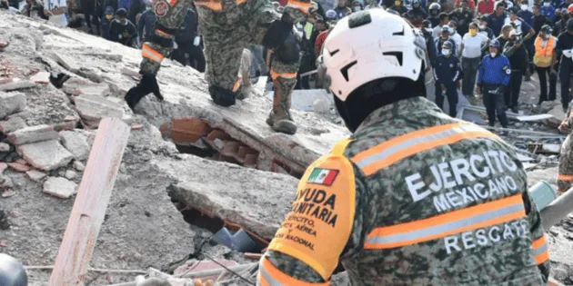 México: Rescatistas recuperan 80 cuerpos y son reconocidos en Venezuela