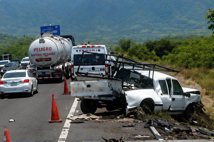 Morelia: Accidente en Autopista Siglo XXI deja dos muertos y siete heridos
