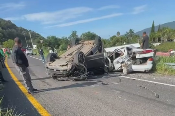 Morelia: Choque y volcadura en la autopista Siglo XXI deja cuatro heridos