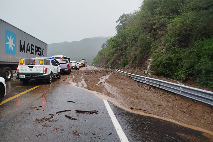 Morelia: Cierran casetas en la Siglo XXI por deslave a Lázaro Cárdenas