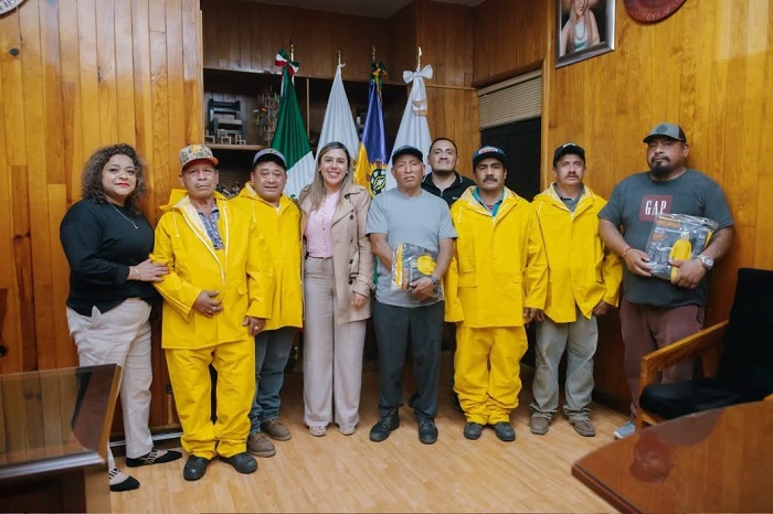 Morelia: Dayana Pérez mejora condiciones laborales con entrega de impermeables