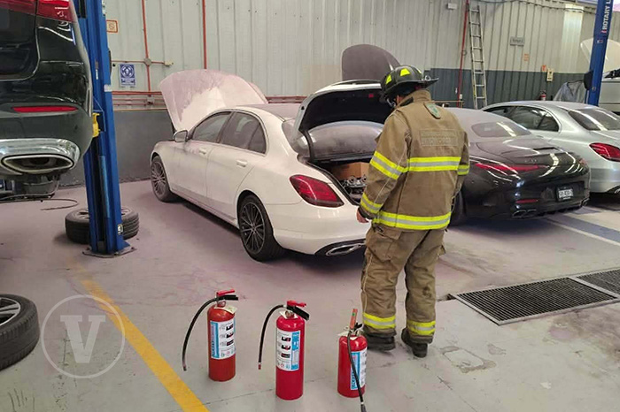 Morelia: Flamazo en taller automotriz tras fuga de gasolina