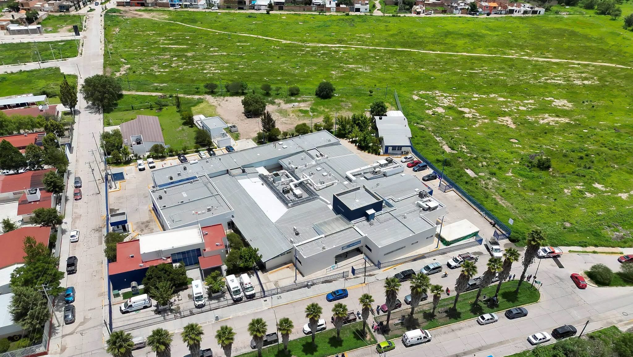 No se proporciona información geográfica específica en el título original. Basado en el contexto, se utilizará la ubicación general. 

Estado de México: Cierran Urgencias de hospital comunitario por intoxicación