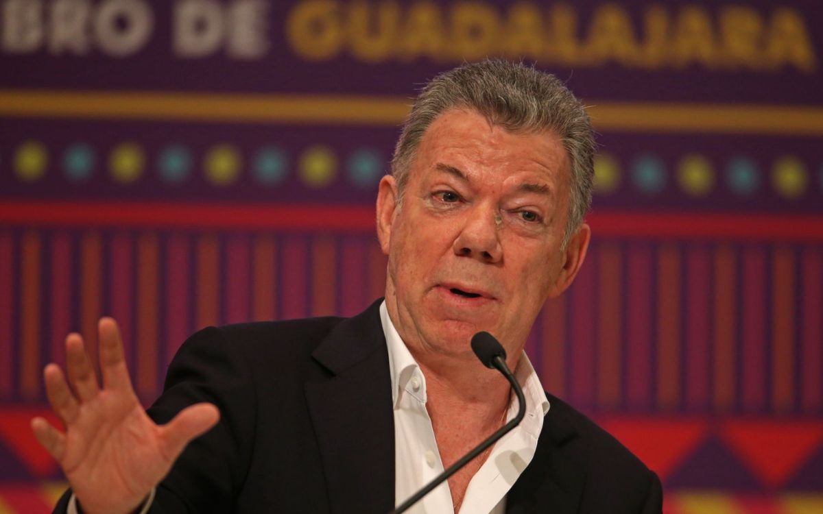 Nobel de la Paz Juan Manuel Santos urge a De la Espriella a mantener el acuerdo de paz