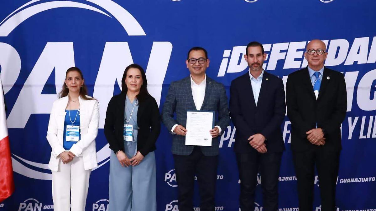 Rodolfo Gómez Cervantes se inscribe como candidato del PAN a la presidencia de Irapuato