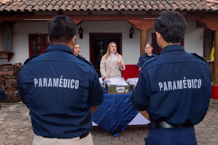 Salvador Escalante: Entrega de nuevos uniformes a Protección Civil