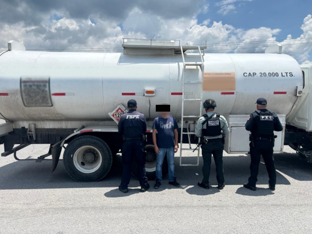 San José de Iturbide: Aseguran tractocamión con 20 mil litros de hidrocarburo